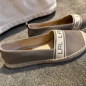 Women’s greenish/ Gray